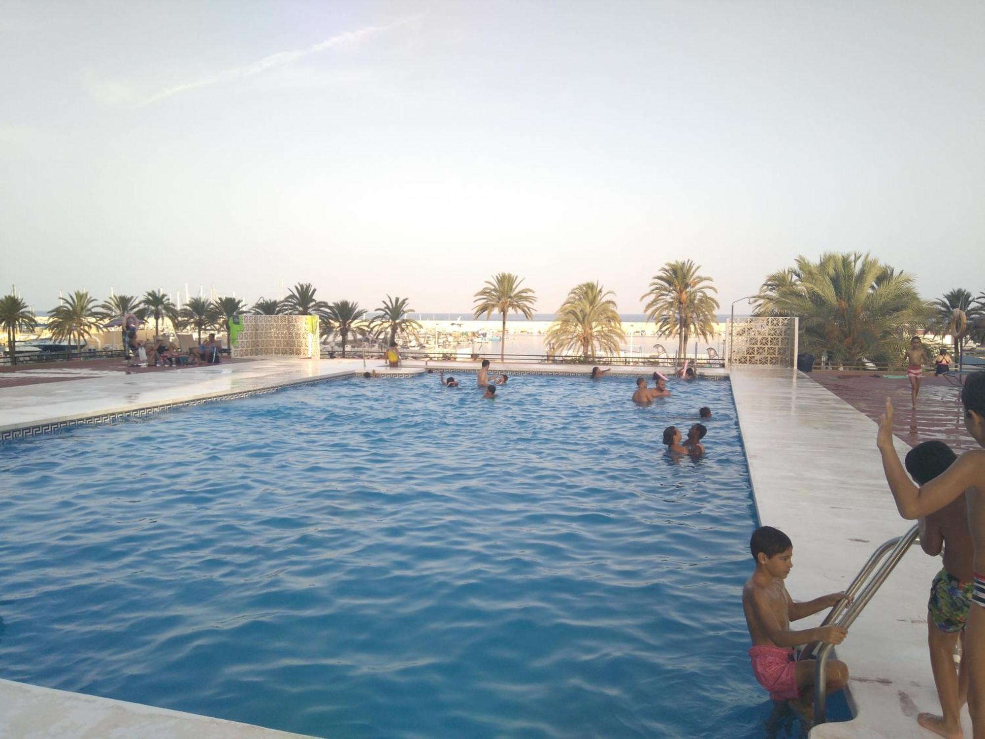 Beach, Familiy Fuengirola Marenostrum 1 Hab Luaran gambar